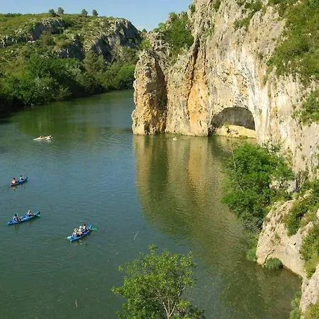 Le Clos Des Vignes Junas